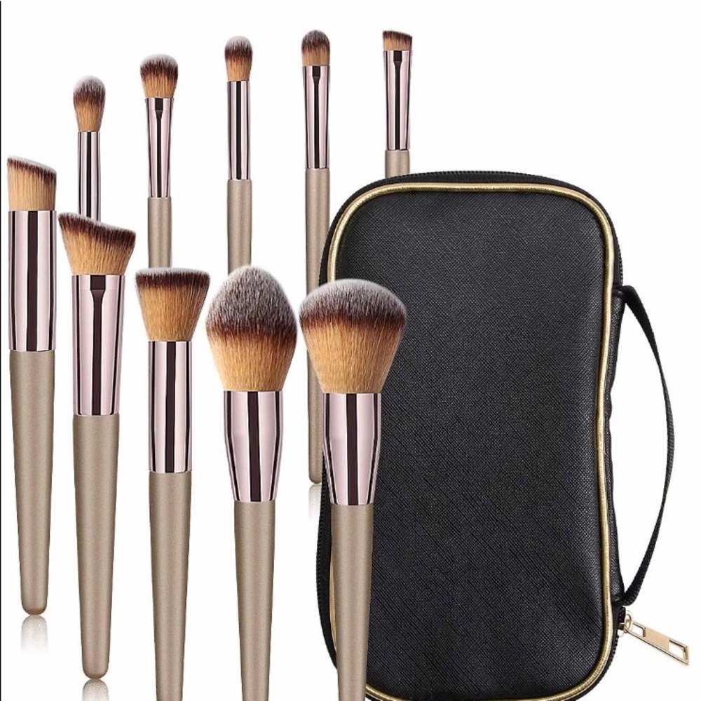 Makeup brushes